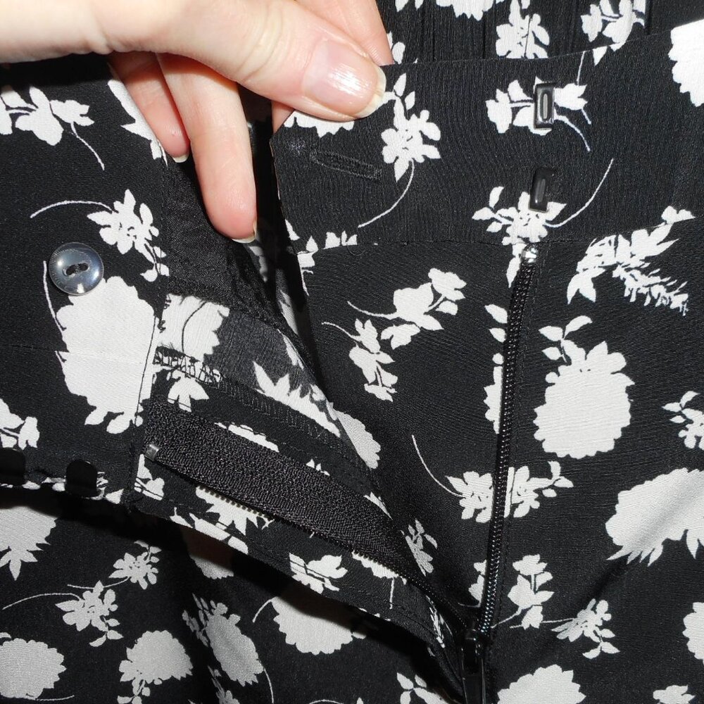 NWOT Vince Camuto black & white floral print flowy dress pants, size 6 - Picture 7 of 9